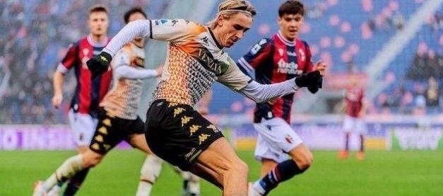 球队进攻乏力，热刺球迷在球场高唱“无聊、无聊的热刺”