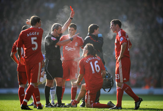 TA：坎塞洛渴望重返巴萨，但后者并不认为他是稳妥的引援选择